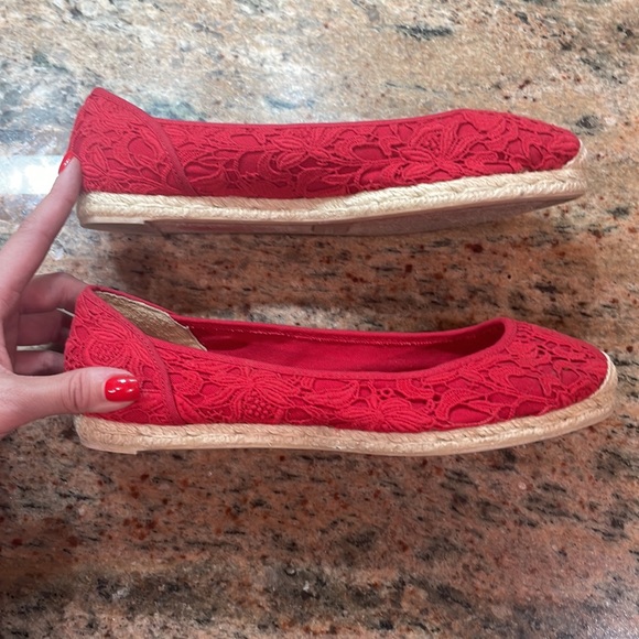 Women’s Talbots Ruby Red Lace Ballet Flats Espadrilles Size 7.5 - Picture 4 of 7